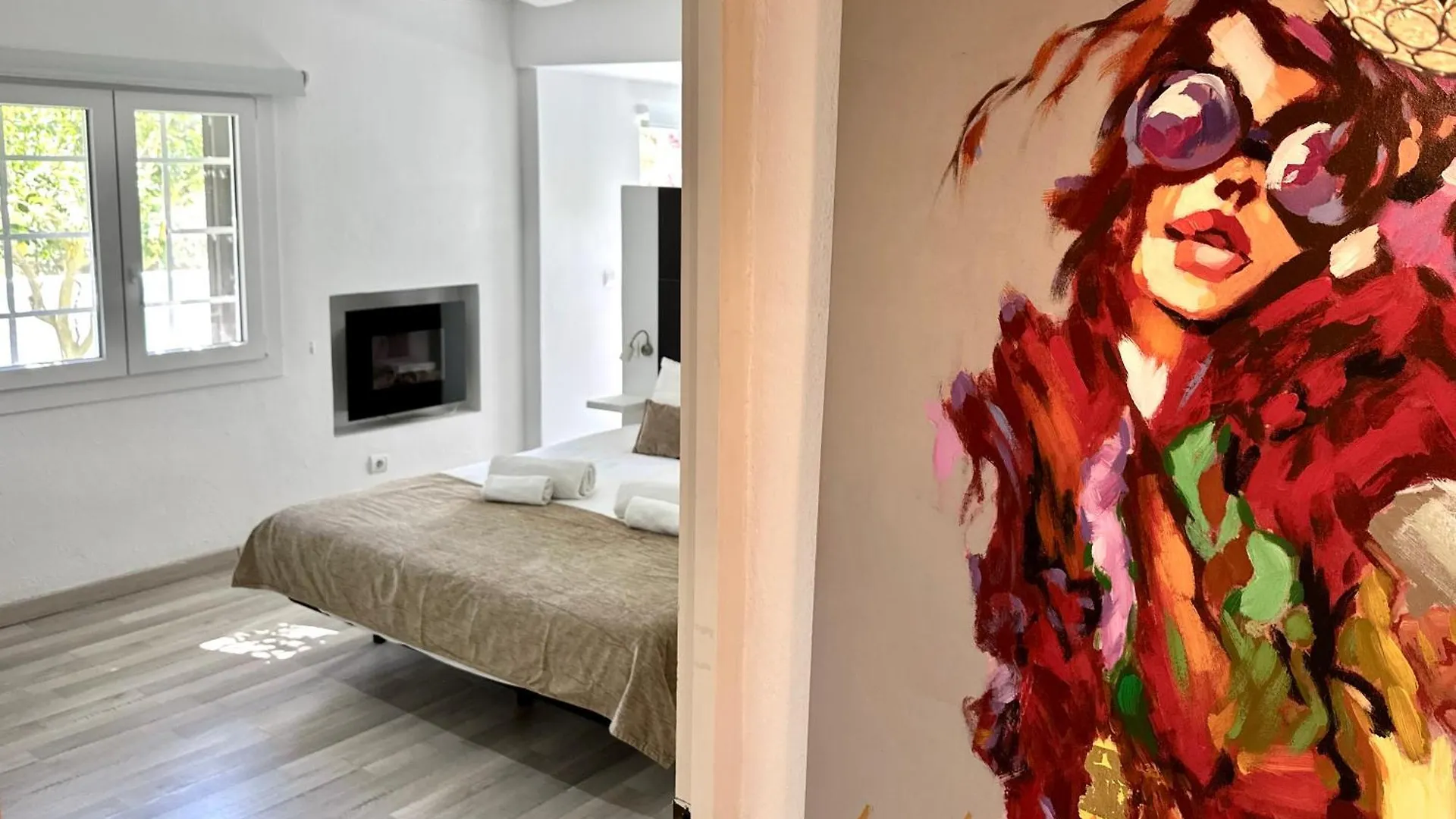 Stylish Ibiza Villa Near Beaches Private Pool & Lush Garden Cala Llonga  Spanien