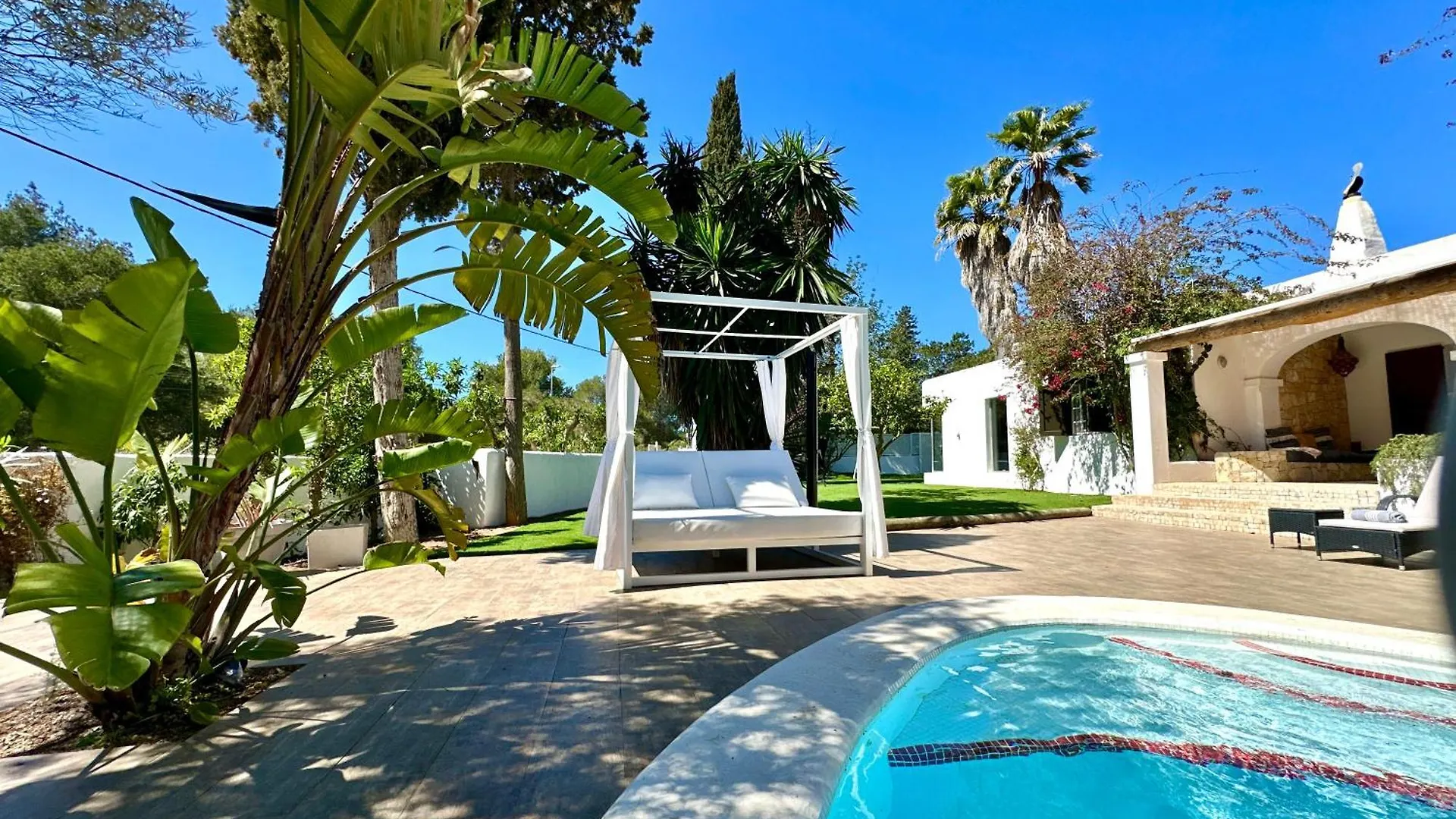 Stylish Ibiza Villa Near Beaches Private Pool & Lush Garden Cala Llonga